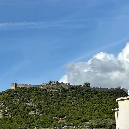 Aurela Αλέσιον